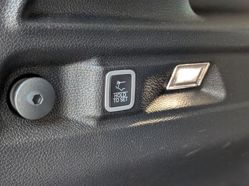 Used 2021 Jeep Grand Cherokee L Limited RWD image 21