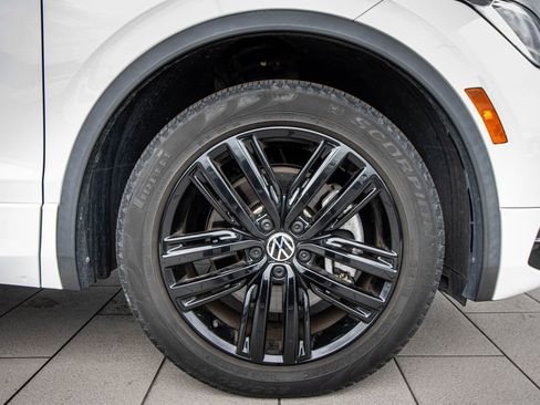 Used 2022 Volkswagen Tiguan SE R-Line FWD image 5