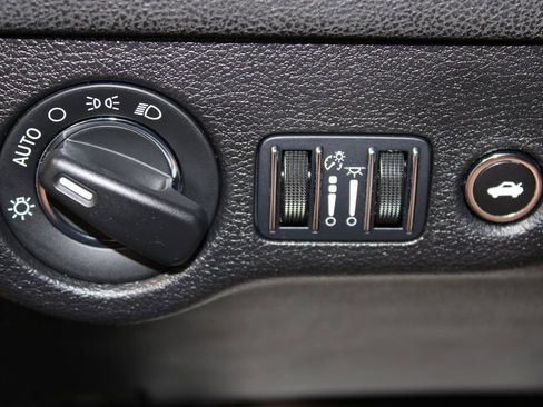 Used 2023 Chrysler 300 Touring AWD/4WD image 32
