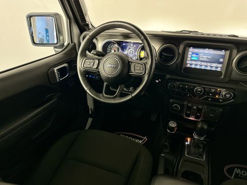 Used 2023 Jeep Wrangler Unlimited w/ Cold Weather Group image 28