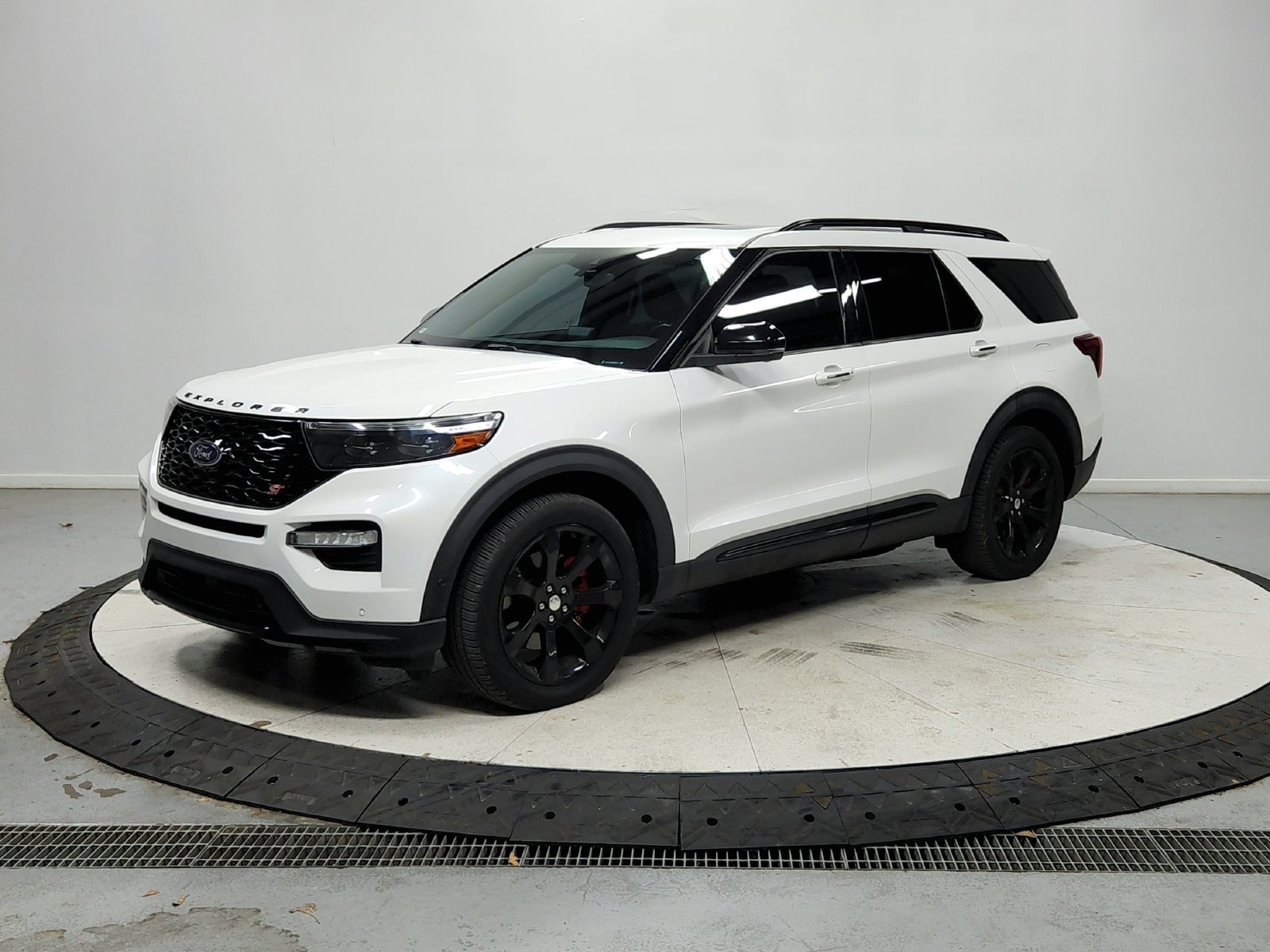 Used 2020 Ford Explorer ST w/ ST Street Pack AWD/4WD image 4