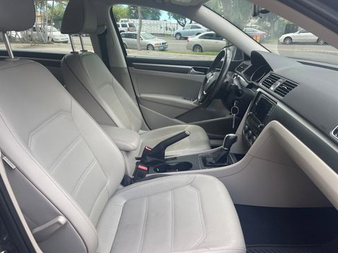 Used 2017 Volkswagen Passat 1.8T R-Line w/ R-Line Lighting Package image 13