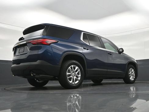 Used 2023 Chevrolet Traverse LS FWD image 28