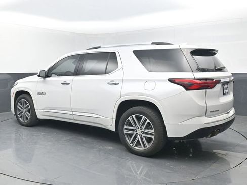 Used 2023 Chevrolet Traverse High Country FWD image 3