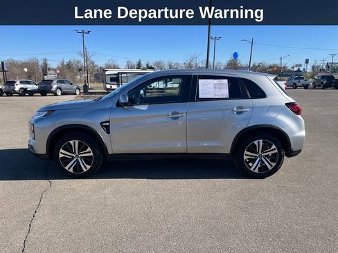 Used 2025 Mitsubishi Outlander Sport SE AWD/4WD image 2