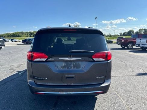Certified 2019 Chrysler Pacifica Limited FWD image 18