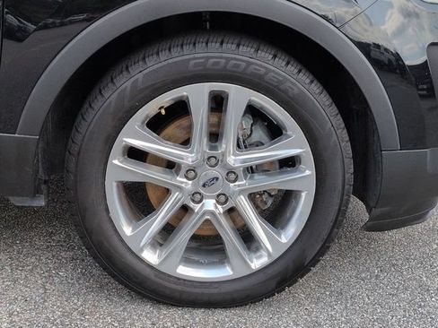 Used 2016 Ford Explorer XLT w/ Equipment Group 202A FWD image 11