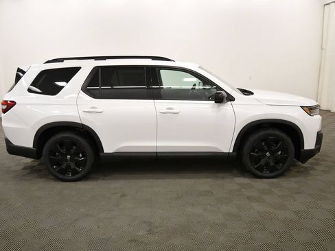 New 2026 Honda Pilot Black Edition image 8