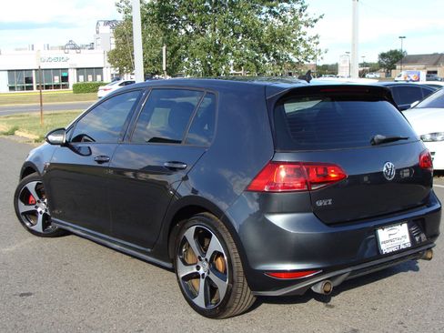 Used 2017 Volkswagen Golf S image 4