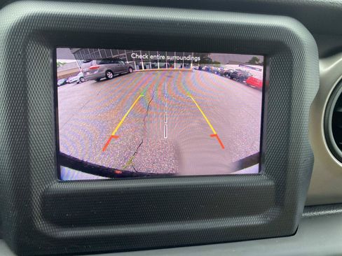 Used 2018 Jeep Wrangler Sport AWD/4WD image 16