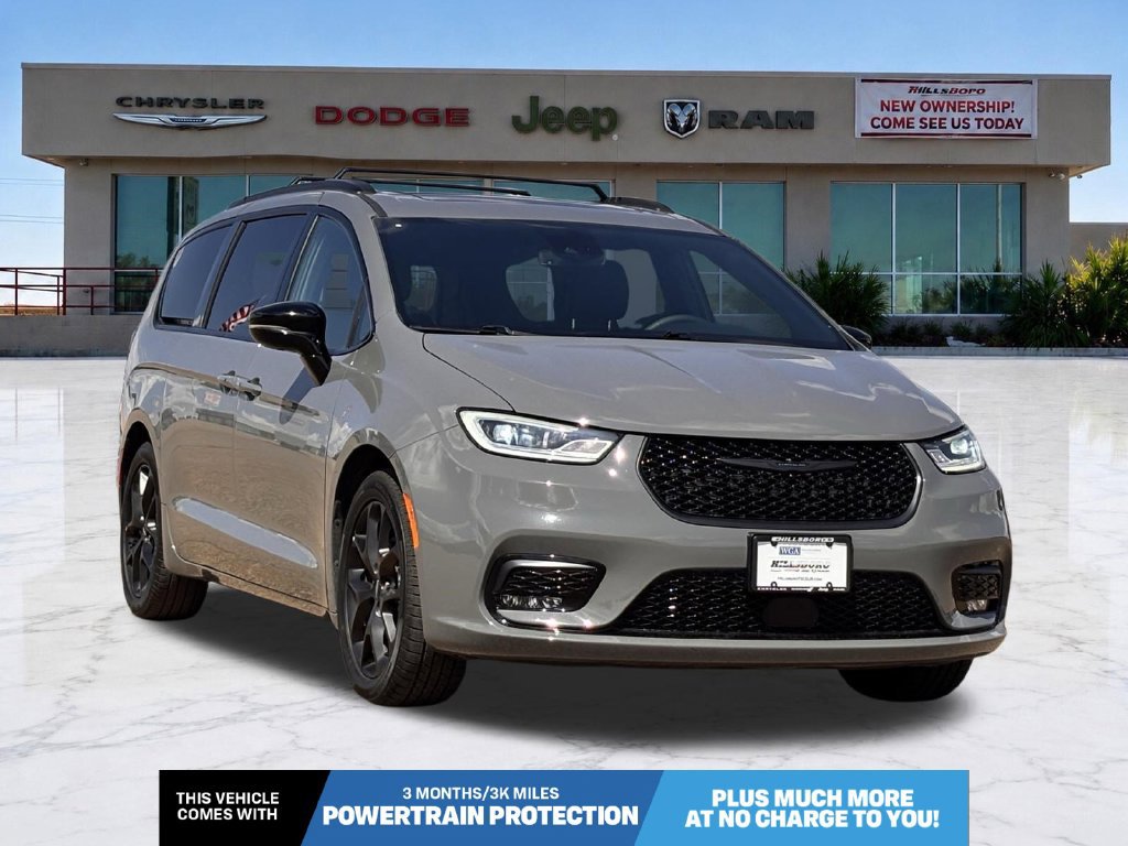 Used 2025 Chrysler Pacifica Limited FWD image 1