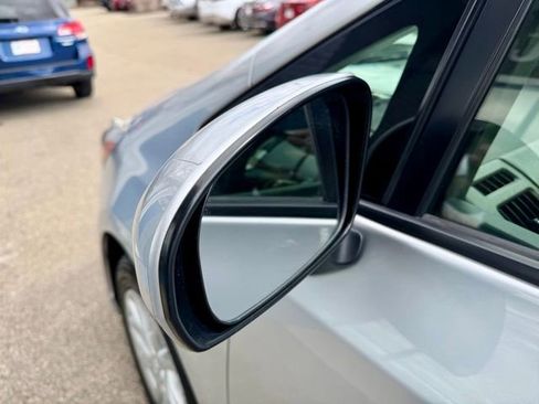 Used 2014 Toyota Prius V Three image 9