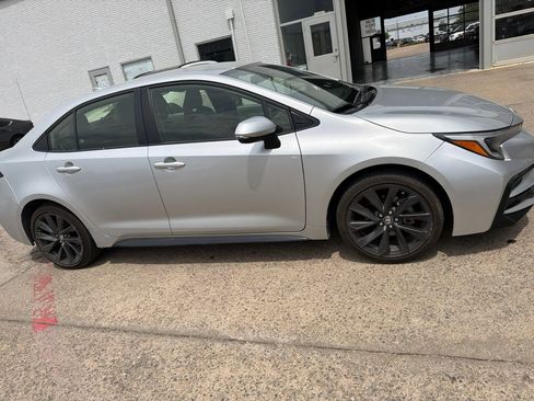 Used 2024 Toyota Corolla SE FWD image 3