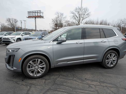 Used 2023 Cadillac XT6 Premium Luxury image 3