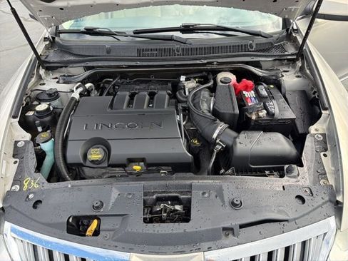 Used 2009 Lincoln MKS image 12