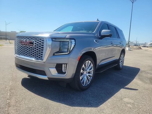 Used 2023 GMC Yukon Denali AWD/4WD image 2