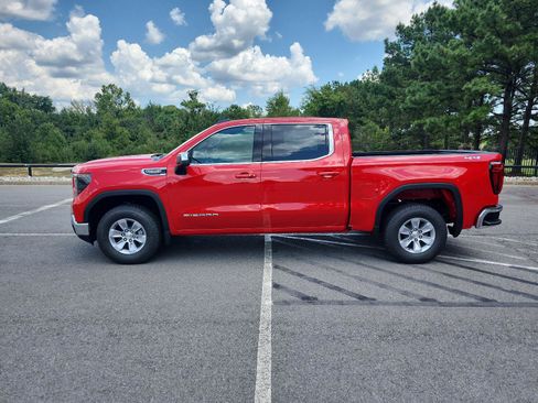 New 2026 GMC Sierra 1500 SLE image 2
