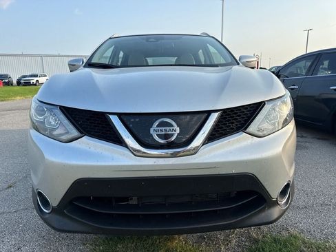 Used 2019 Nissan Rogue Sport SL w/ Premium Package FWD image 2