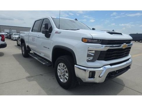 Used 2025 Chevrolet Silverado 2500 LT AWD/4WD image 1