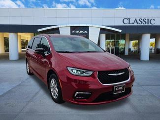 Used 2025 Chrysler Pacifica Select FWD video 2