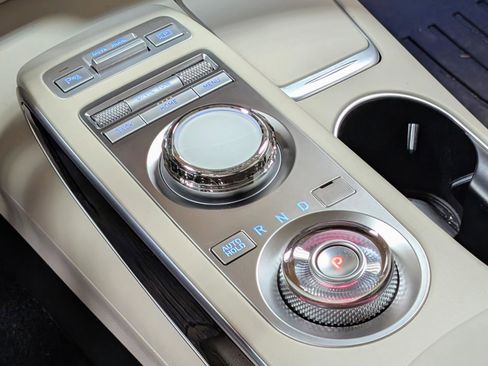 Used 2023 Genesis GV70 2.5T w/ Cargo Package image 24