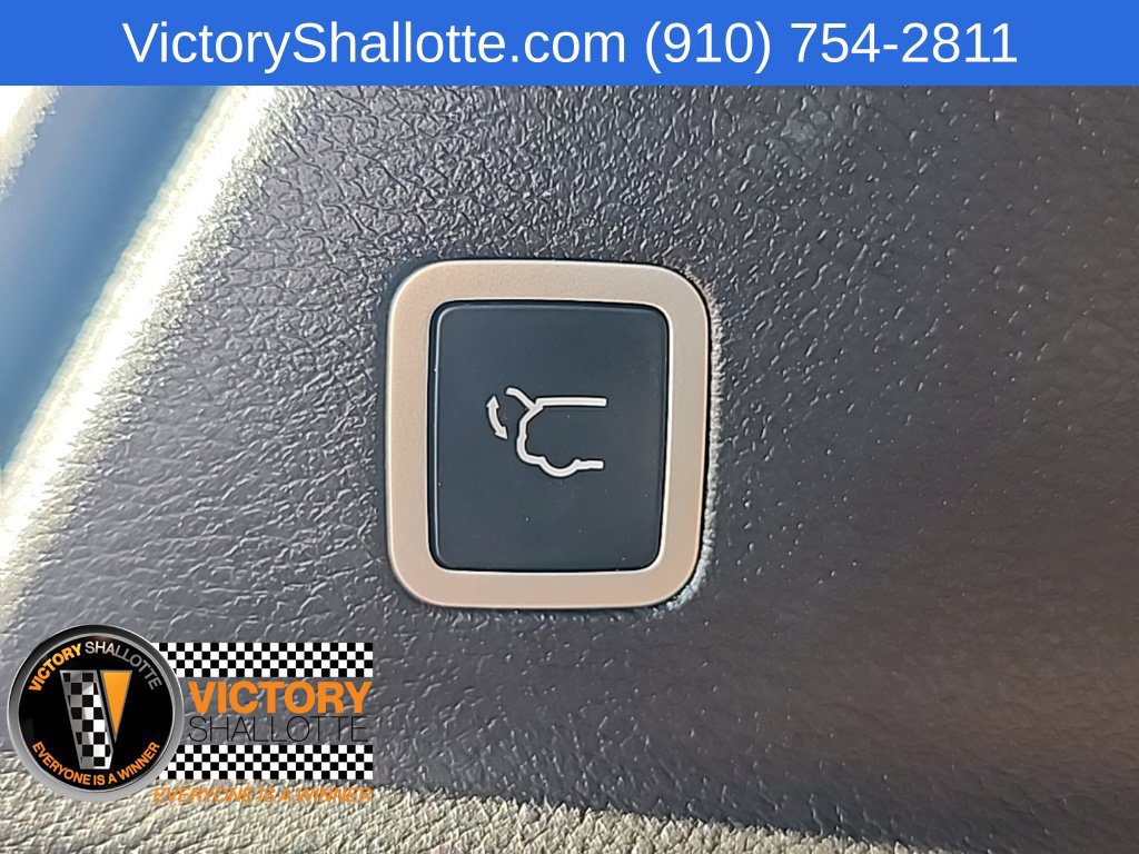 Used 2025 Chrysler Pacifica Limited FWD image 32