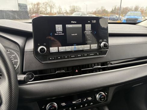 Used 2024 Mitsubishi Outlander SE image 17