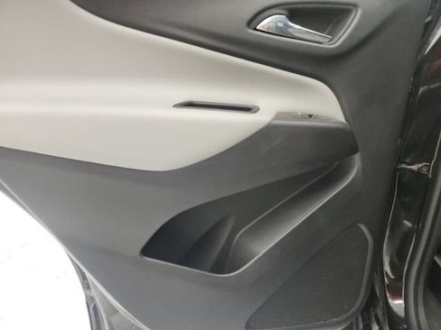 Used 2022 Chevrolet Equinox LS w/ LS Convenience Package FWD image 9