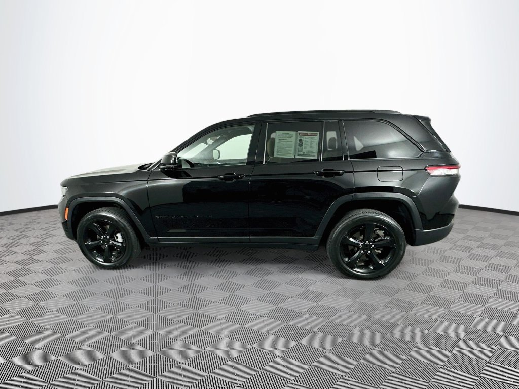 Certified 2024 Jeep Grand Cherokee Limited w/ Luxury Tech Group II AWD/4WD image 7