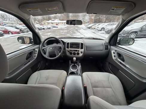 Used 2005 Ford Escape XLT image 17