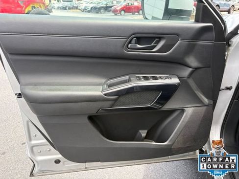 Used 2024 Nissan Pathfinder SV FWD image 26