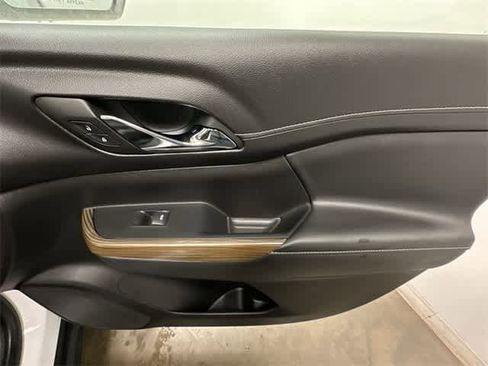 Used 2023 GMC Acadia SLE w/ Driver Convenience Package image 23