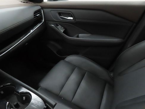 Used 2023 Nissan Rogue SL w/ SL Premium Package image 19