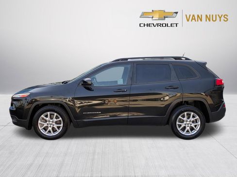 Used 2016 Jeep Cherokee Sport FWD image 8