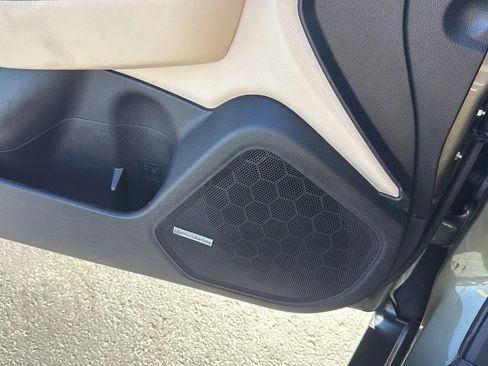 Used 2019 Subaru Outback 2.5i Limited w/ Popular Package #2 image 15