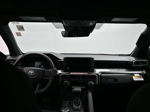 Certified 2025 Toyota Tacoma SR5 AWD/4WD image 27