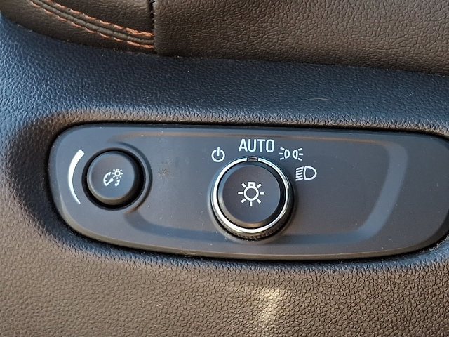Used 2023 Chevrolet Blazer Premier FWD image 26
