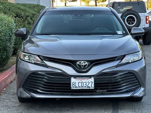 Used 2019 Toyota Camry LE image 10