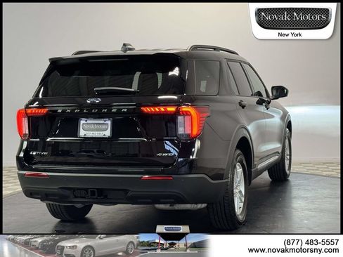 Used 2025 Ford Explorer Active AWD/4WD image 8