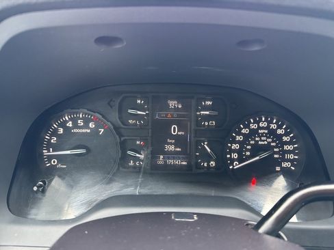 Used 2018 Toyota Tundra SR image 12