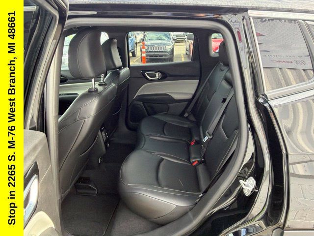 Used 2025 Jeep Compass Limited AWD/4WD image 17