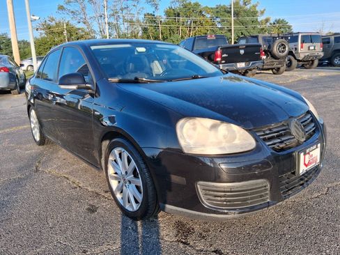 Used 2010 Volkswagen Jetta Wolfsburg Edition FWD image 3