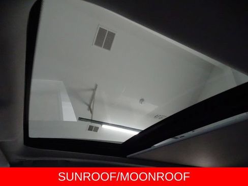 Used 2019 Jeep Cherokee Limited AWD/4WD image 11