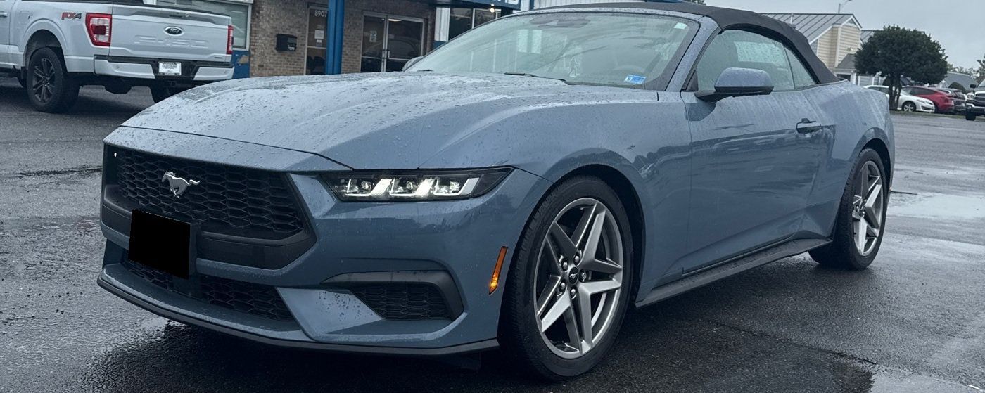 Used 2024 Ford Mustang Convertible RWD image 1