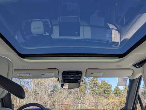 New 2026 Land Rover Range Rover SE image 23