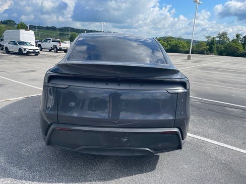 Used 2026 Tesla Model Y 2WD image 4