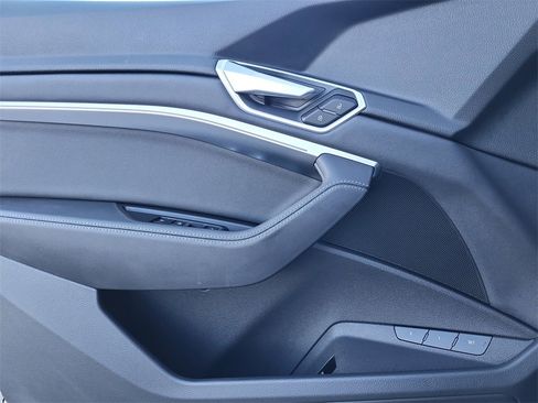 Used 2022 Audi e-tron Premium w/ Convenience Plus Package image 10