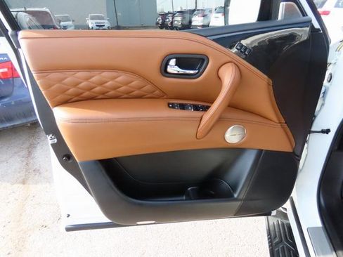 Used 2023 INFINITI QX80 Sensory w/ All-Season Package image 27