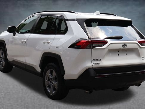 Used 2022 Toyota RAV4 XLE AWD/4WD image 18