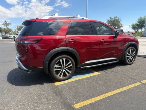 Certified 2025 Nissan Pathfinder Platinum w/ Cargo Package FWD image 4